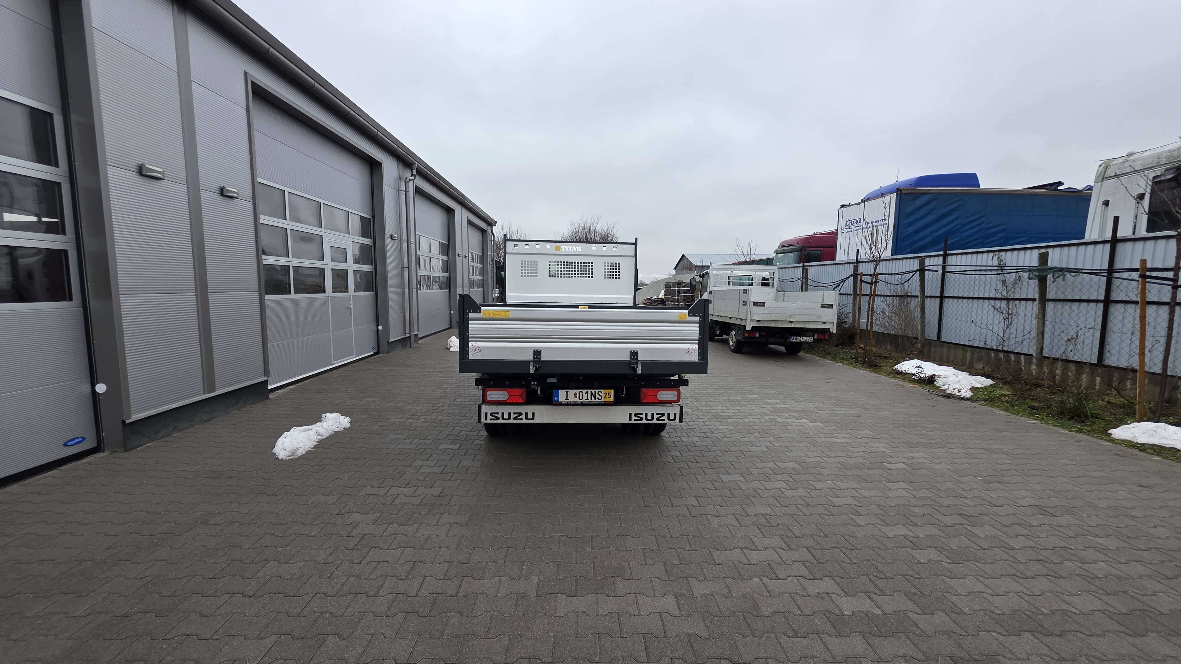 Isuzu M21 billencs ISUZU NLR87 a titan felepitmeny hatolja total