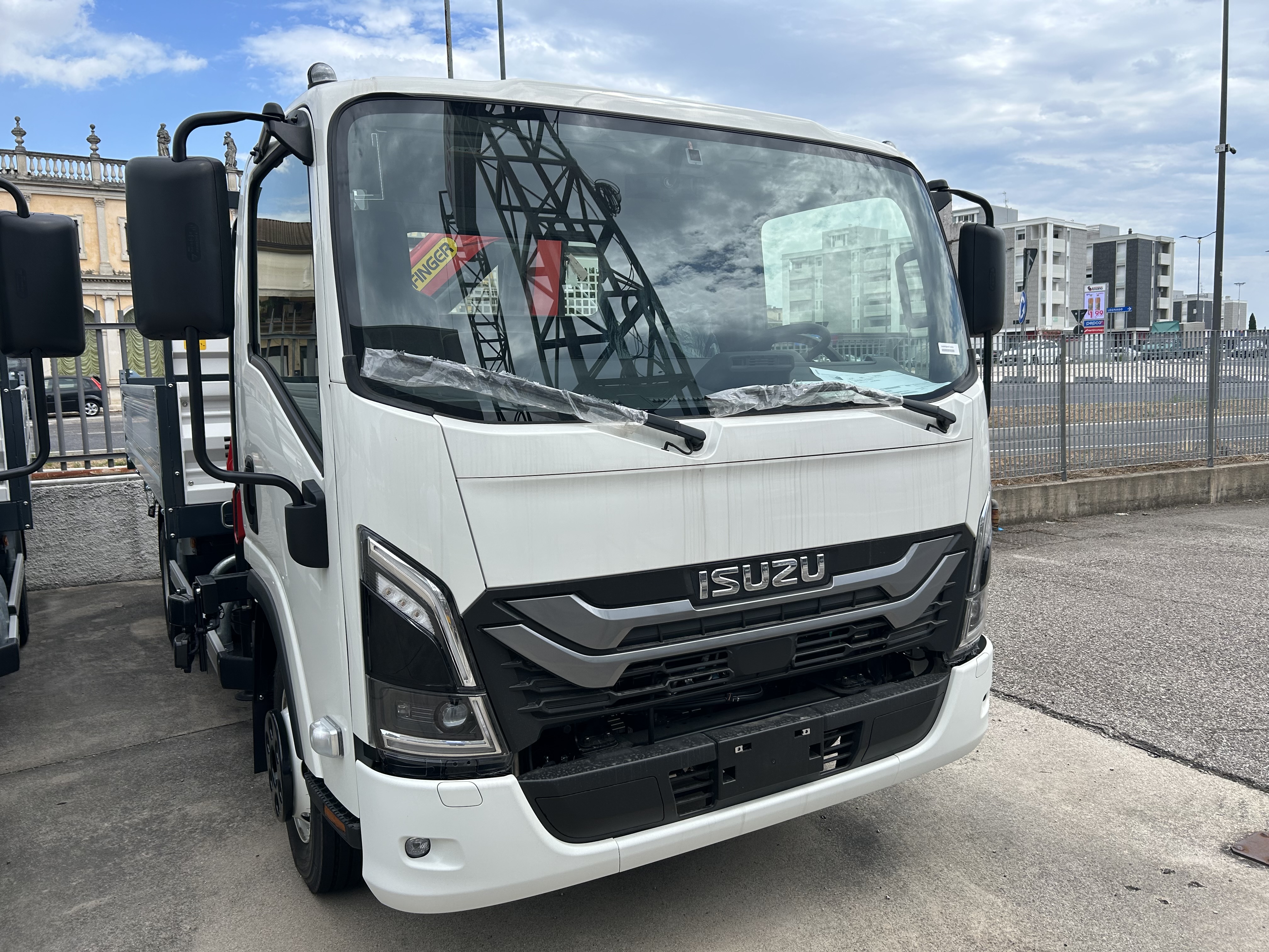 Isuzu M30 darus-billencs ISUZU 4JZ1 motor TITAN felepitmeny uj teherauto teljes eleje front total nezet