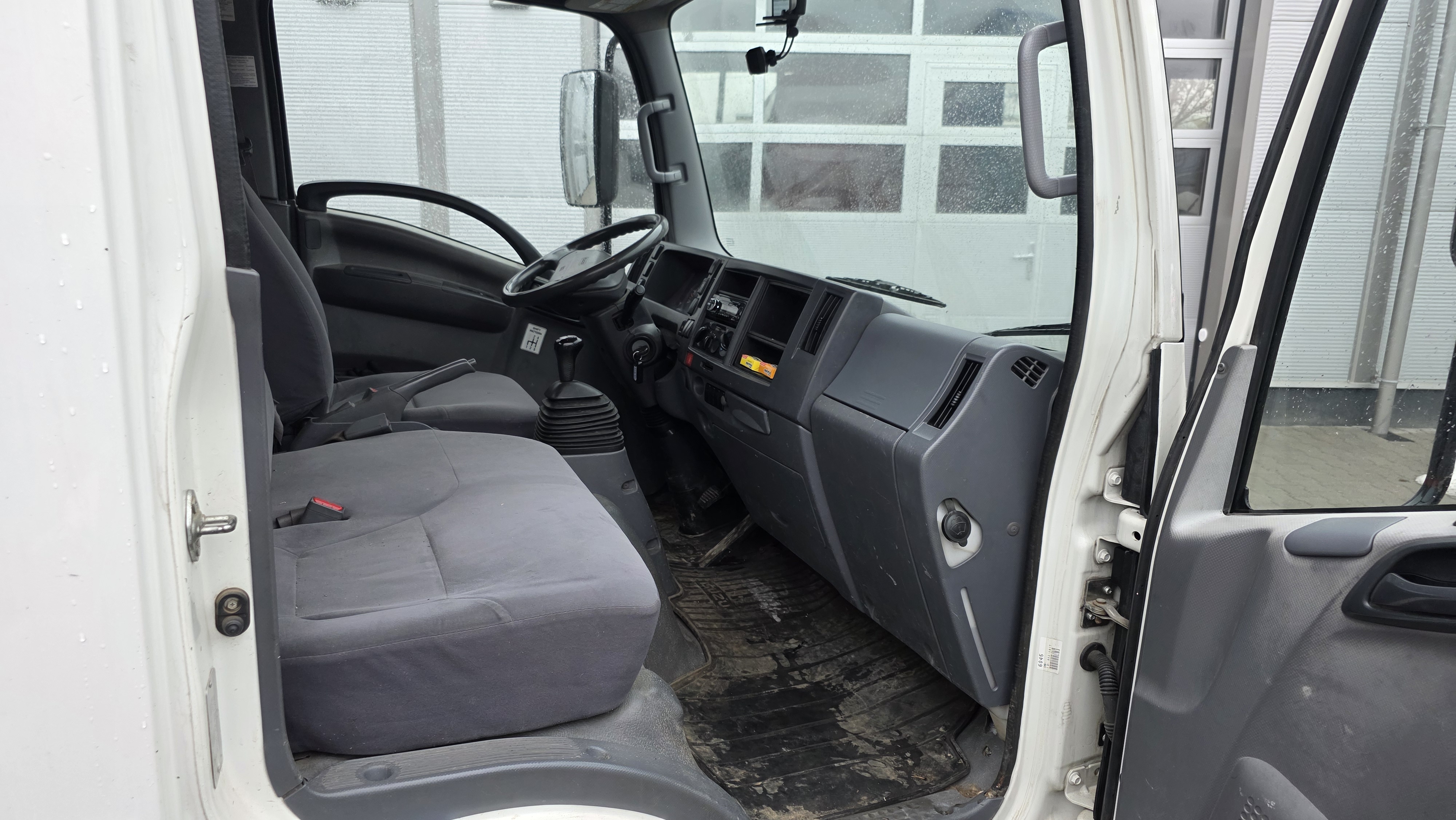 Isuzu NLR85 teherauto fulke jobb oldala belulrol